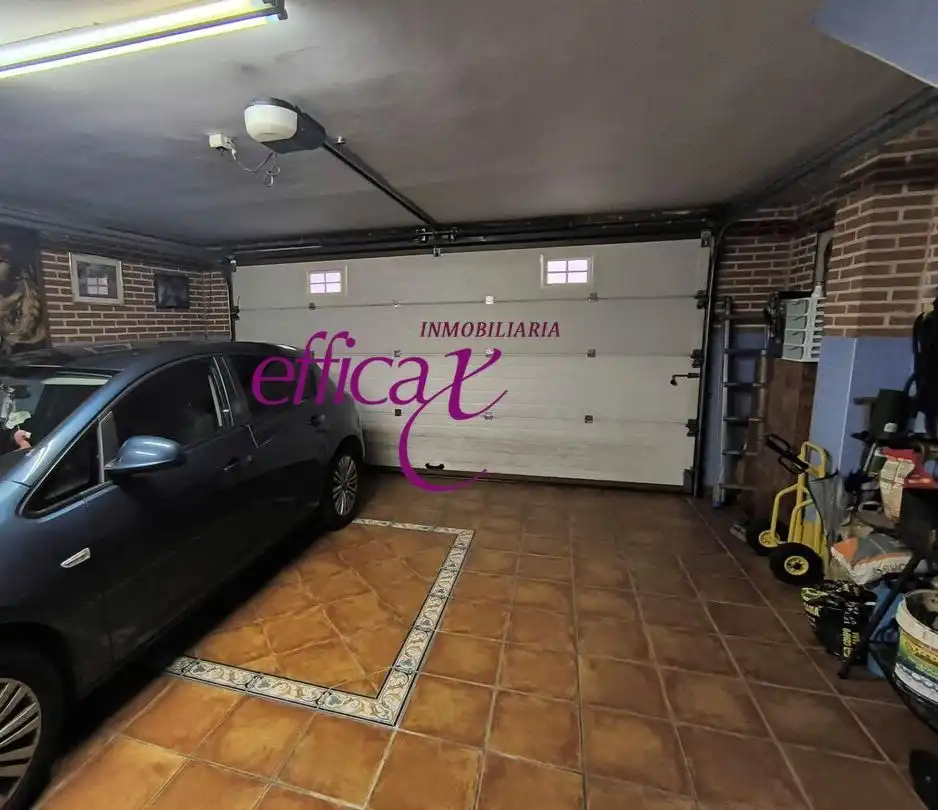 Parking of Houses for sale in Gerindote  with Air Conditioner, Heating and Storage room