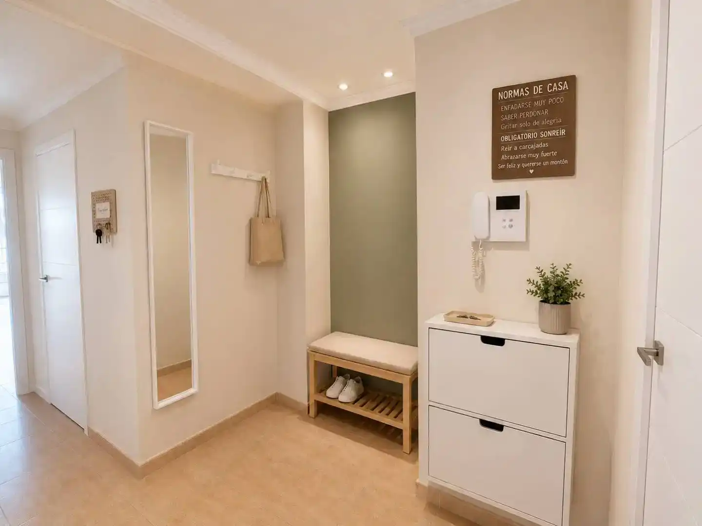 Flat for sale in  Valencia Capital  with Air Conditioner and Balcony
