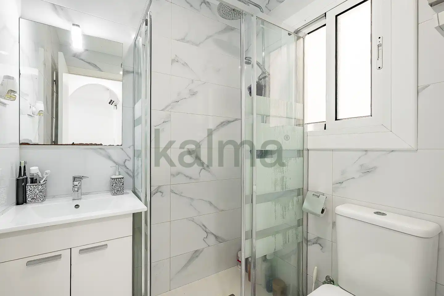 Baño de Piso en venta en Santa Coloma de Gramenet con Aire acondicionado, Calefacción y Amueblado