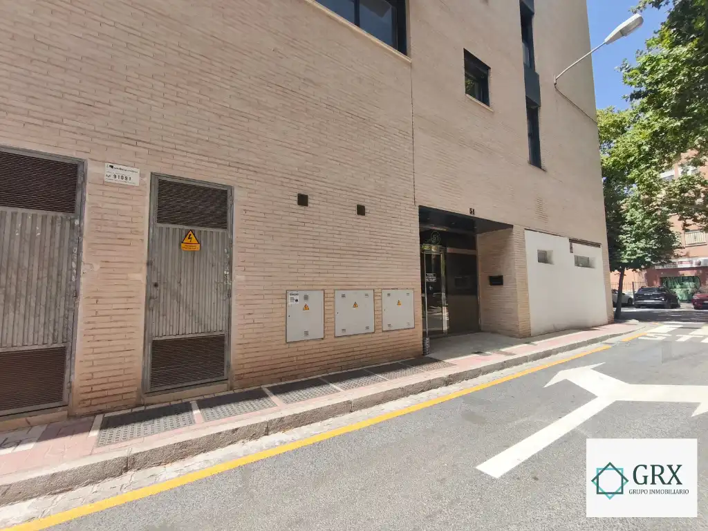 Parking of Flat for rent in Granada  with Air Conditioner, Heating and Storage room