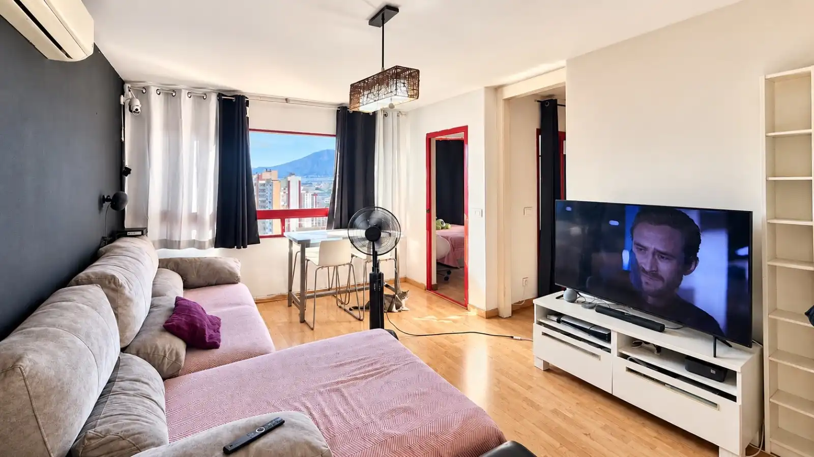 Sala d'estar de Apartament de lloguer en Benidorm amb Aire condicionat, Piscina i Moblat