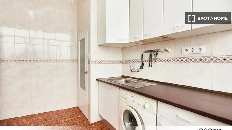 Cuina de Pis per a compartir en Sevilla amb Aire condicionat, Calefacció i Terrassa