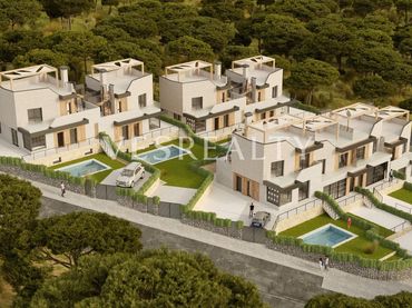 Casa aparellada amb jardí en venda a Carrer Carrer Mariola
