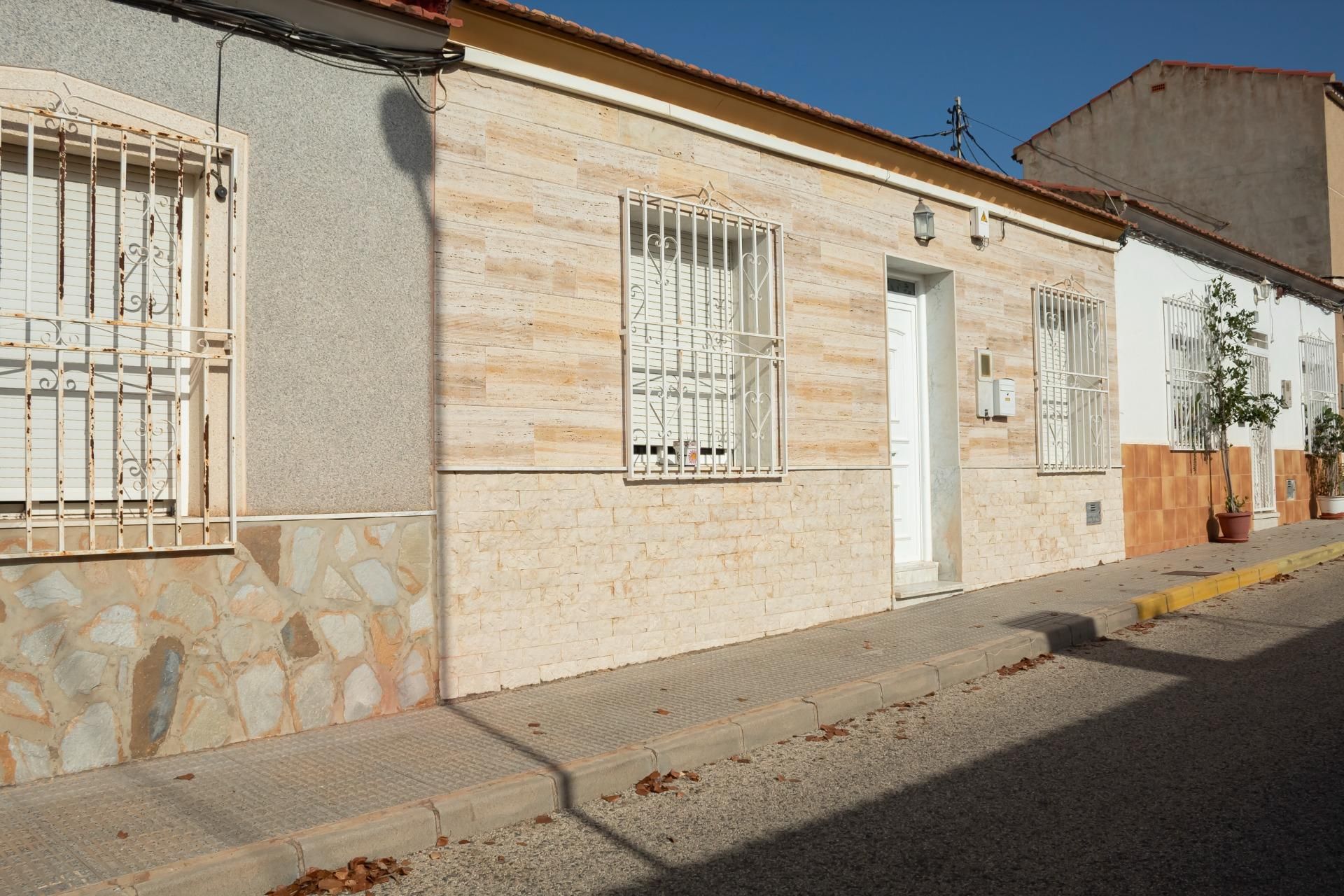 Vista exterior de Casa adosada en venda en San Miguel de Salinas amb Terrassa