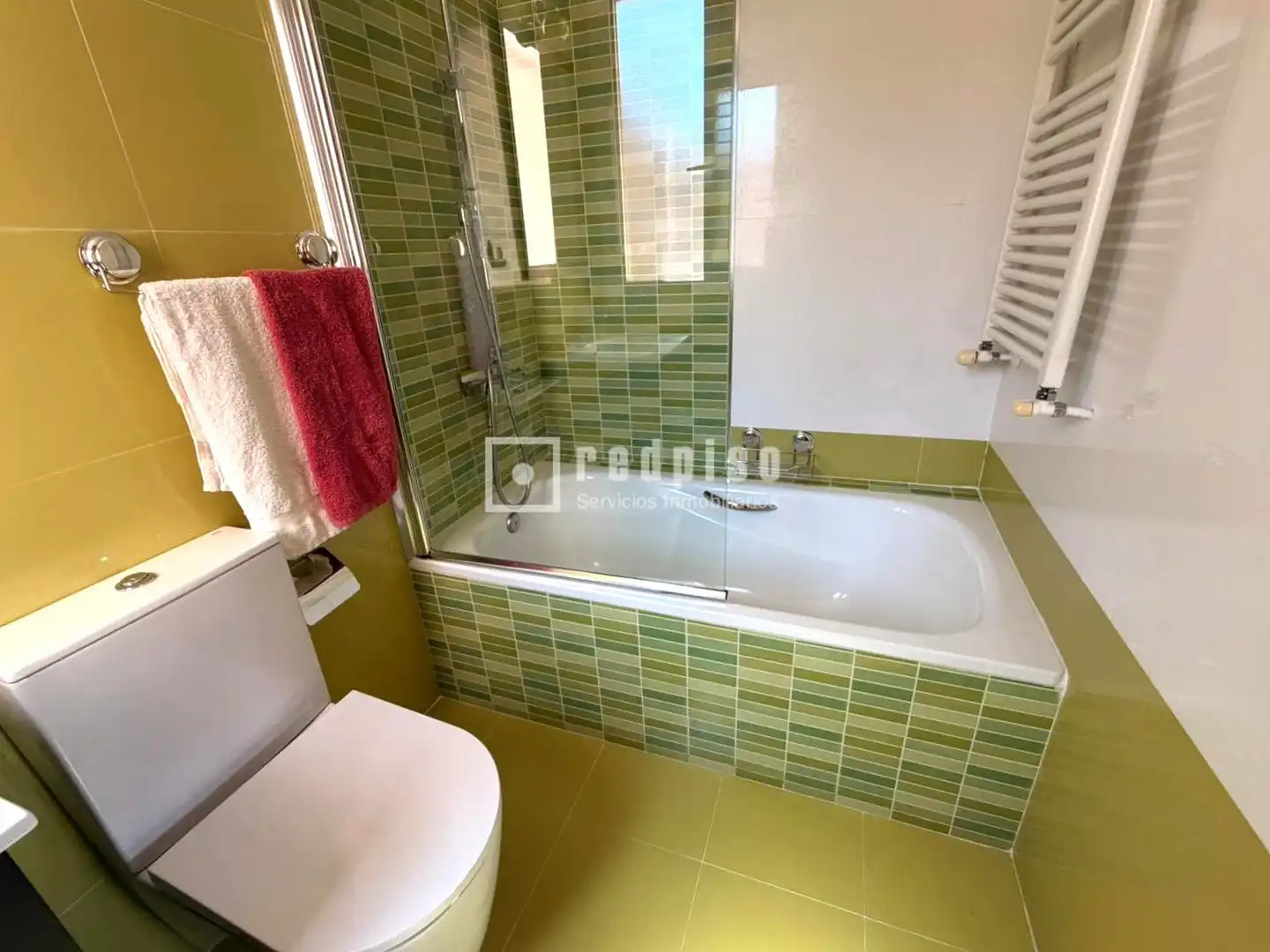 Bathroom of Attic for sale in Móstoles  with Air Conditioner, Heating and Private garden