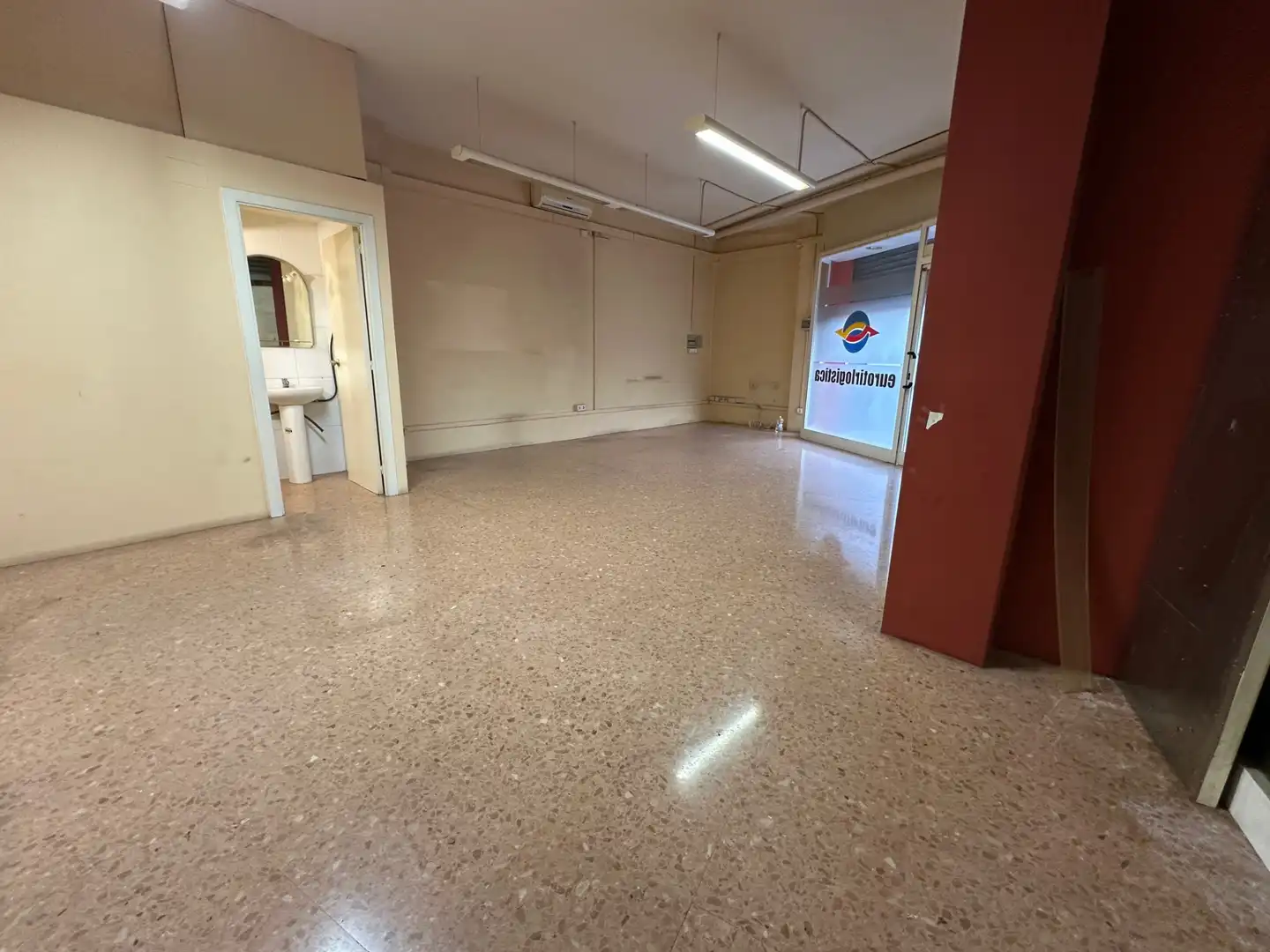 Commercial properties for sale in Pallejà  with Air Conditioner and Heating