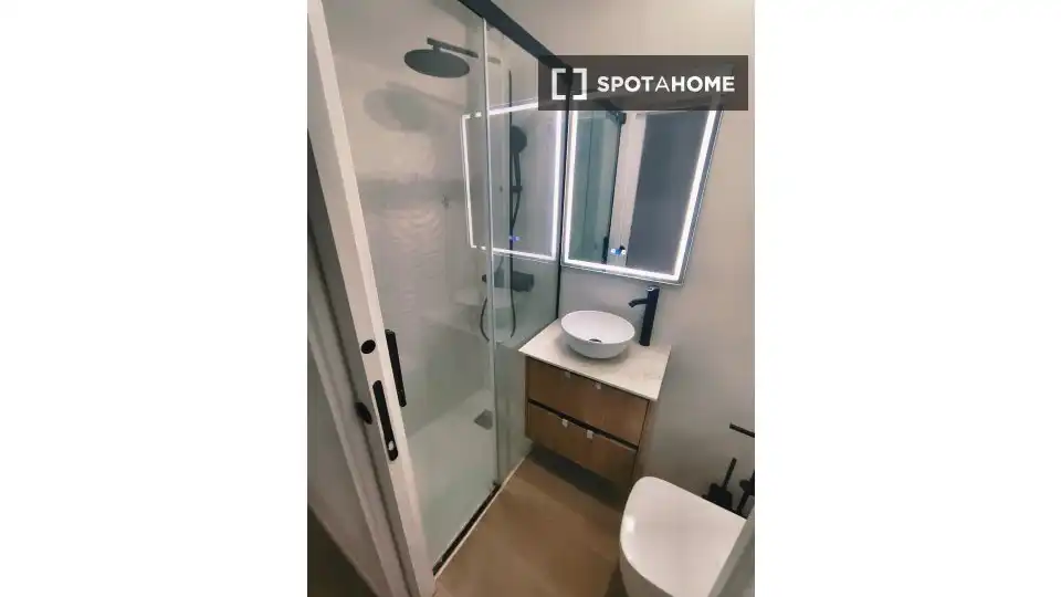 Bathroom of Flat for rent in Barcelona  with Air Conditioner, Heating and Furnished