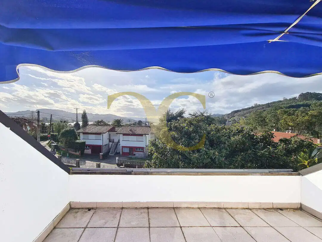 Vista exterior de Casa o xalet en venda en Villaviciosa amb Calefacció, Jardí privat i Terrassa