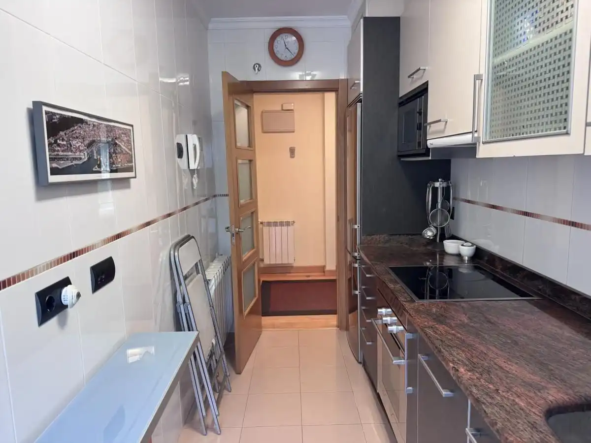 Küche von Wohnung zum Verkauf in Llanes mit Heizung, Privatgarten und Terrasse
