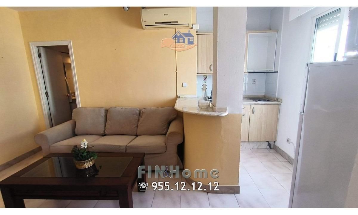 Exterior view of Attic for sale in  Sevilla Capital  with Air Conditioner