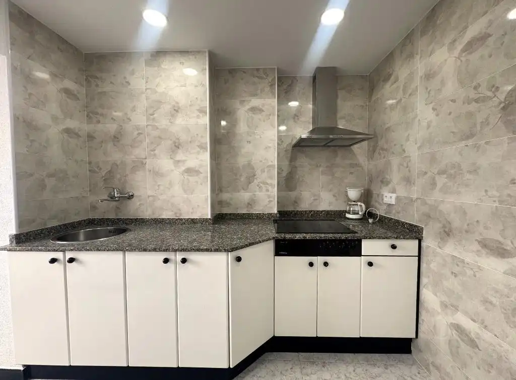 Cocina de Piso de alquiler en Los Corrales de Buelna  con Amueblado
