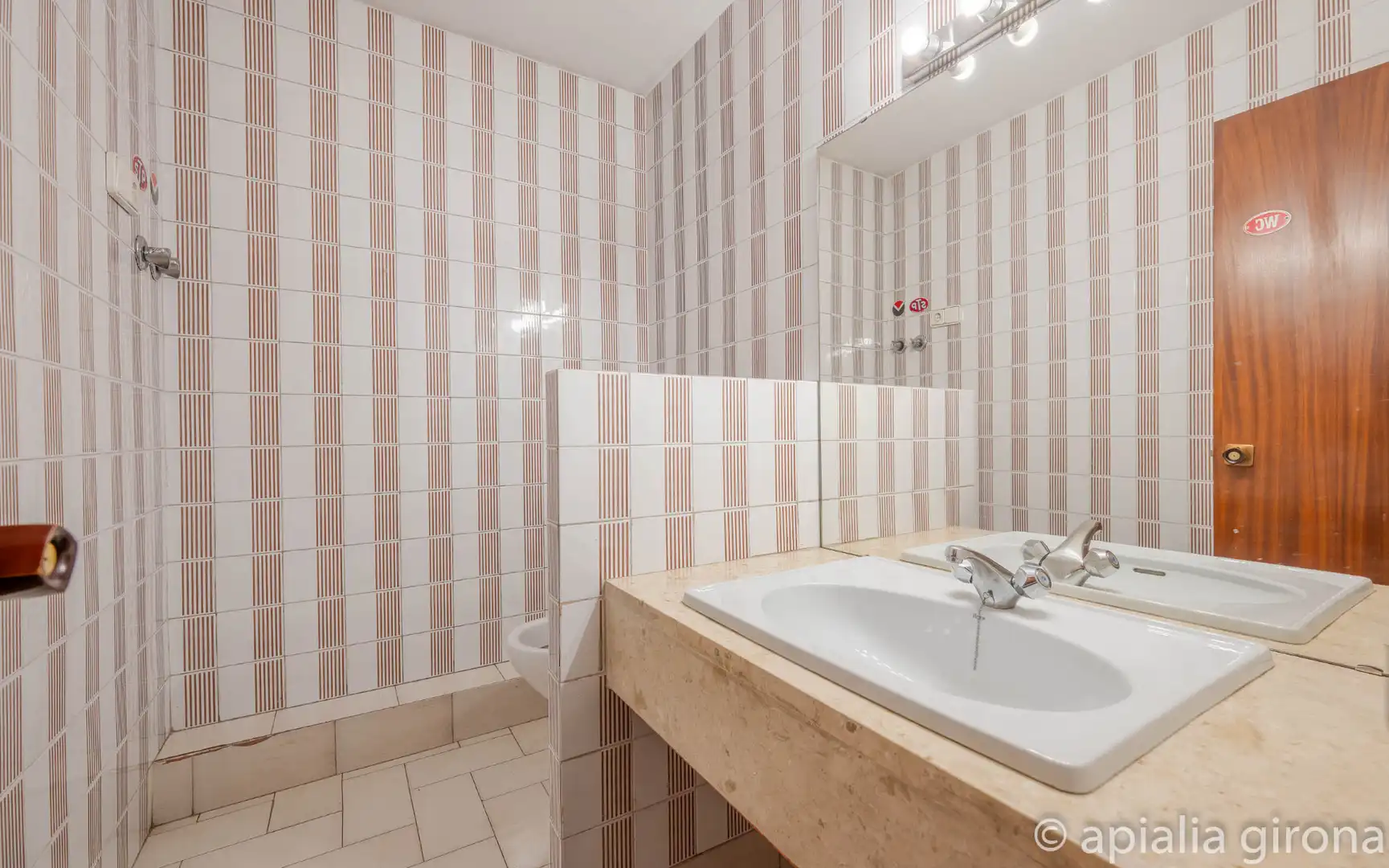 Badezimmer von Büro zum Verkauf in Girona mit Klimaanlage, Heizung und Möbliert