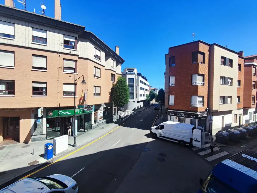 Vista exterior de Apartament en venda en Gijón  amb Calefacció, Parquet i Moblat