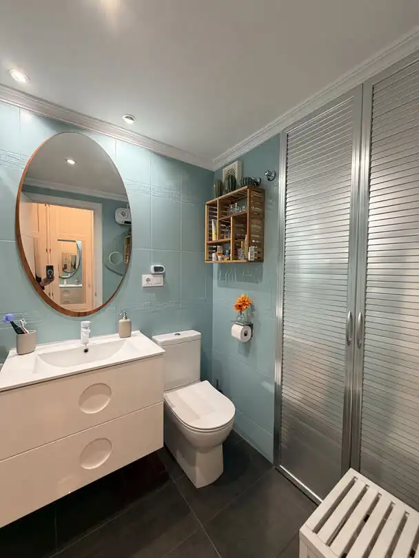 Bathroom of Flat for sale in Sevilla  with Air Conditioner and Heating