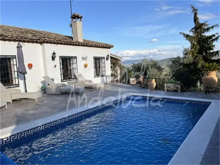 Casa rústica amb piscina en venda a Alcalá la Real