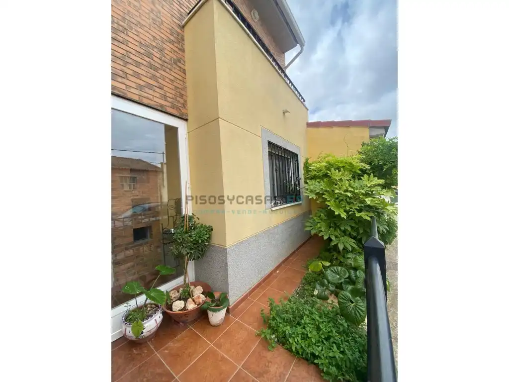 Exterior view of Houses for sale in San Mateo de Gállego  with Air Conditioner, Private garden and Terrace