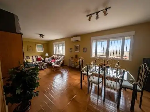 Sala d'estar de Casa o xalet en venda en Valdeobispo amb Aire condicionat