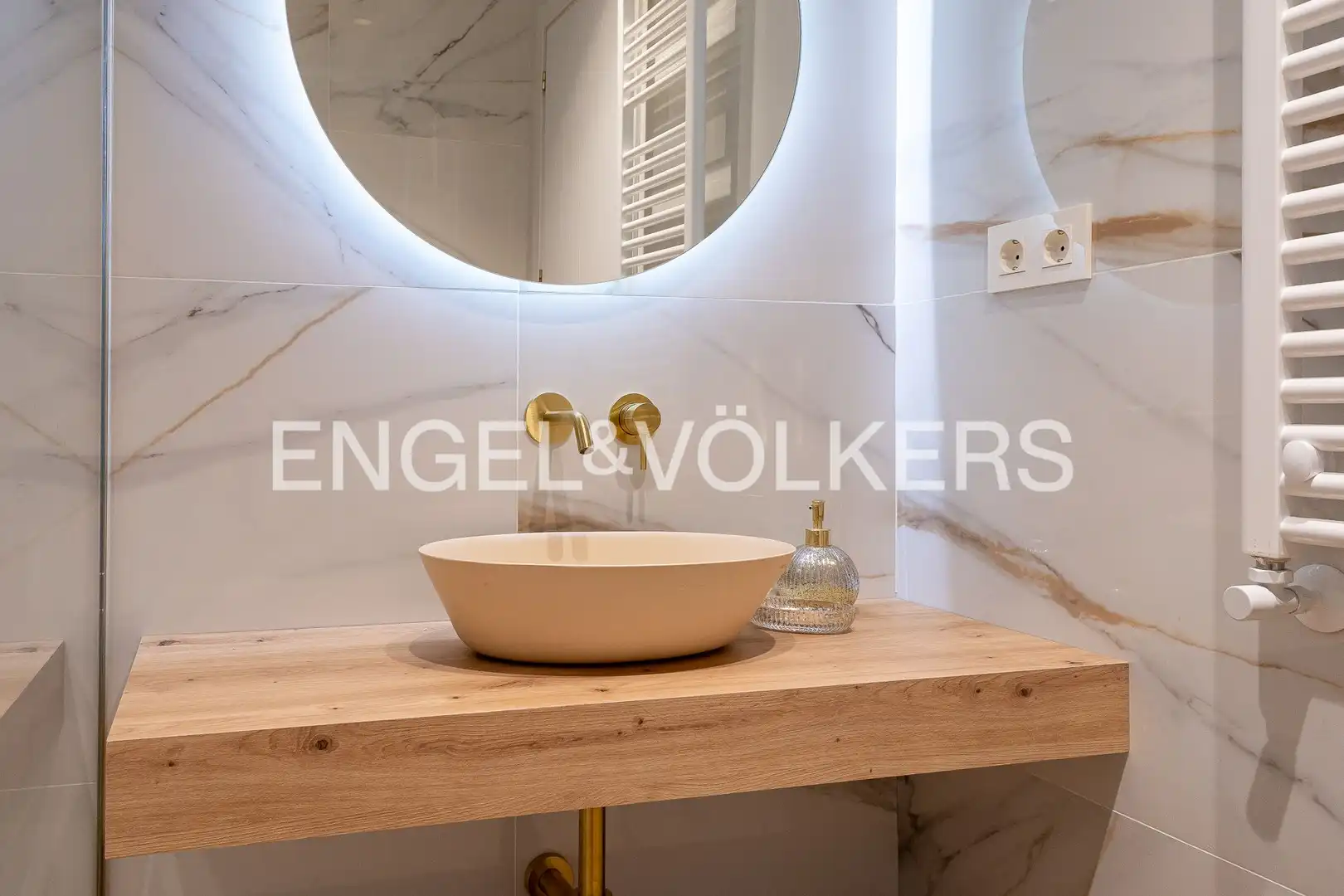 Bathroom of Flat for sale in Madrid  with Air Conditioner, Heating and Furnished