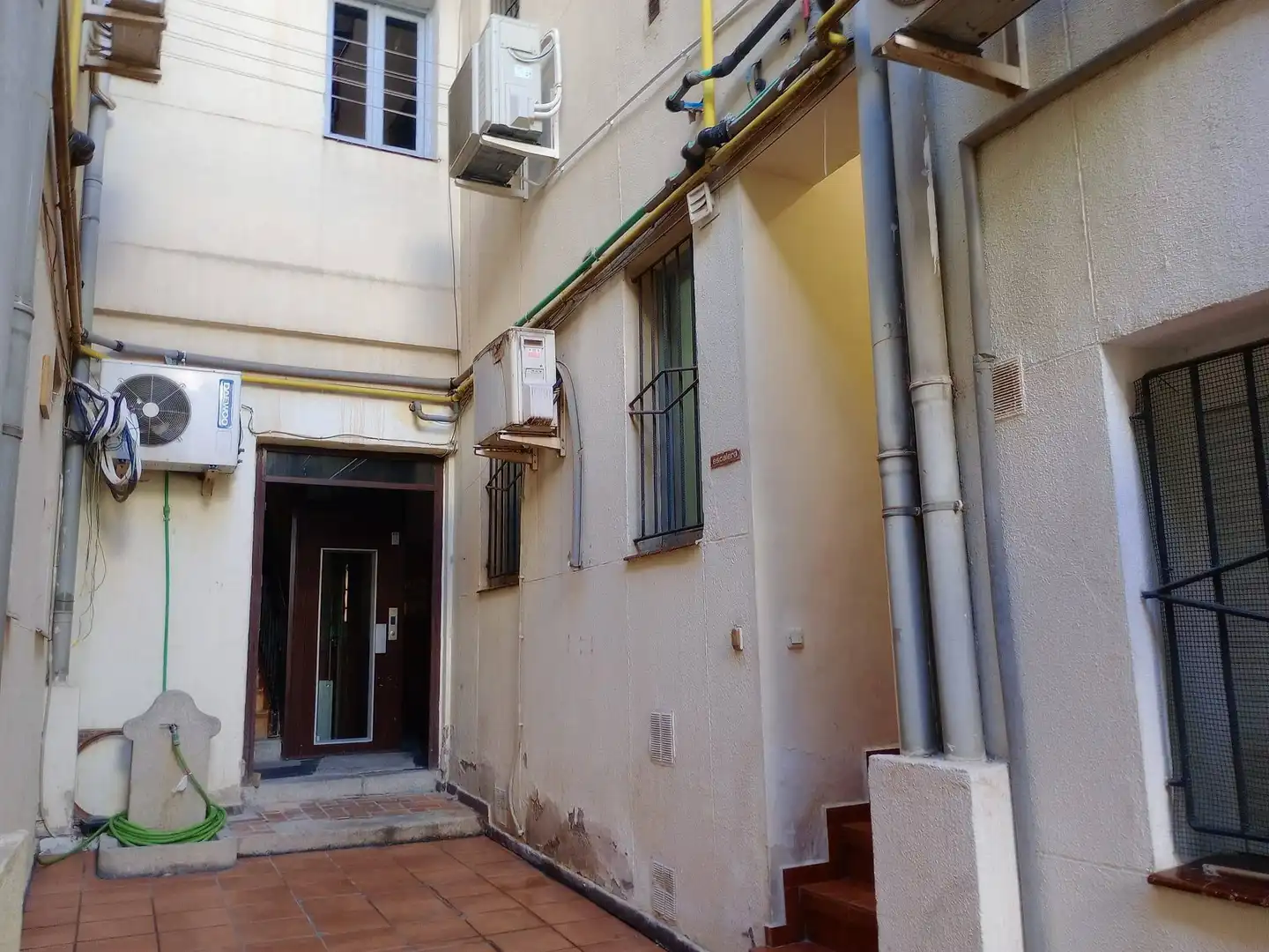 Exterior view of Ground floor for sale in Madrid  with Furnished