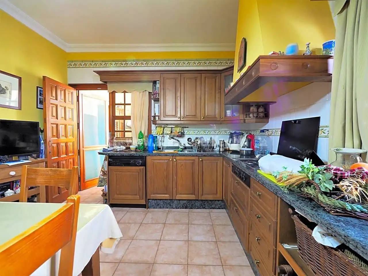 Cuina de Casa o xalet en venda en Icod de los Vinos amb Parquet, Terrassa i Traster