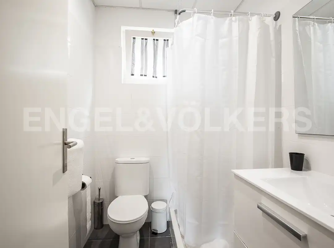 Bany de Casa o xalet en venda en Barcelona amb Calefacció, Jardí privat i Terrassa