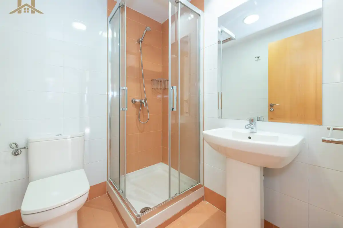 Bathroom of Flat for sale in Pinto  with Air Conditioner, Heating and Storage room
