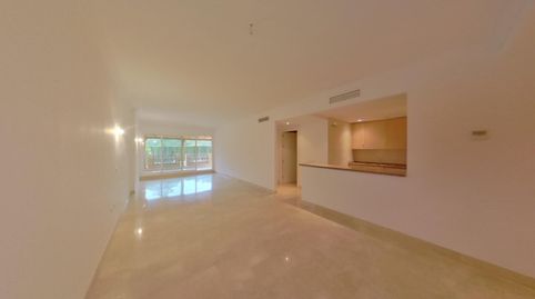 Foto 2 de Piso en venta en Urb Santa María Village, Elviria, Marbella