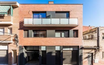 Vista exterior de Casa adosada en venda en Mollet del Vallès amb Terrassa i Balcó