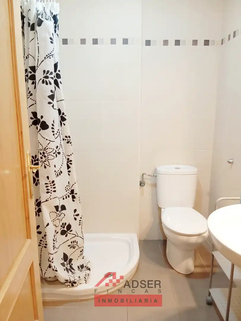 Baño de Piso en venta en Lardero con Calefacción, Parquet y Trastero