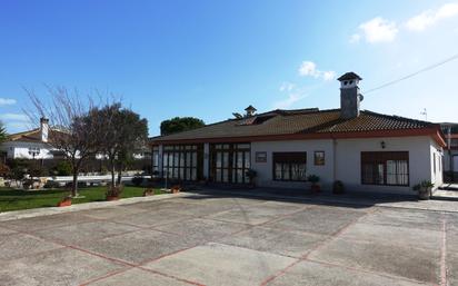 Vista exterior de Casa o xalet en venda en El Puerto de Santa María amb Aire condicionat i Piscina