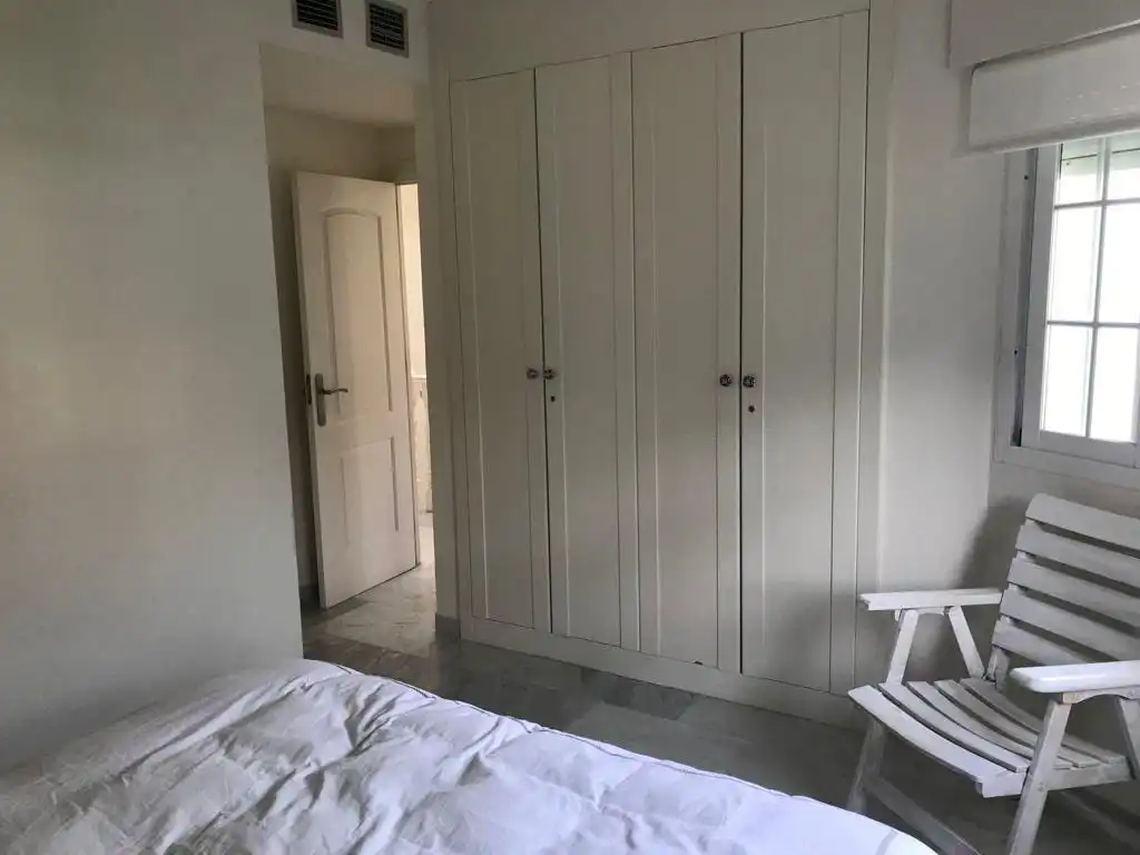 Habitación de Casa o chalet de alquiler en Estepona con Amueblado y Se aceptan mascotas