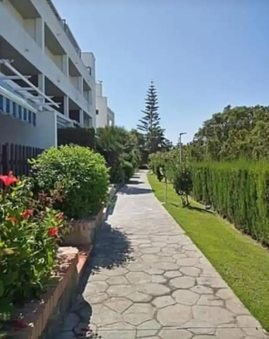 Vista exterior de Dúplex de alquiler en Rota con Aire acondicionado, Piscina y Amueblado