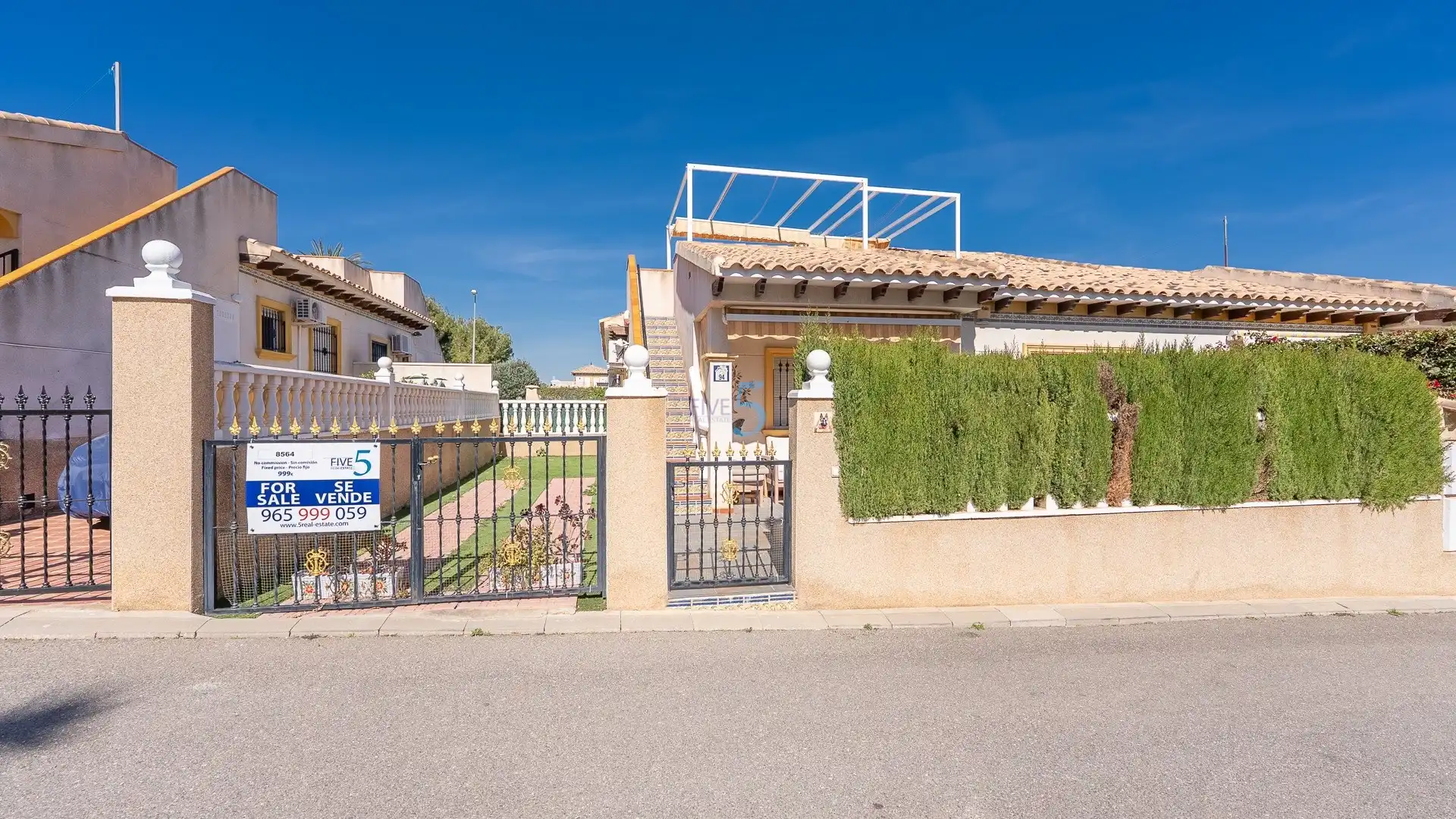 Außenansicht von Haus oder Chalet zum Verkauf in Orihuela mit Klimaanlage, Terrasse und Abstellraum