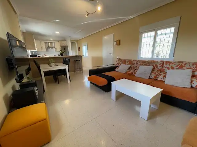 Sala d'estar de Casa o xalet en venda en Alicante / Alacant amb Aire condicionat, Calefacció i Jardí privat