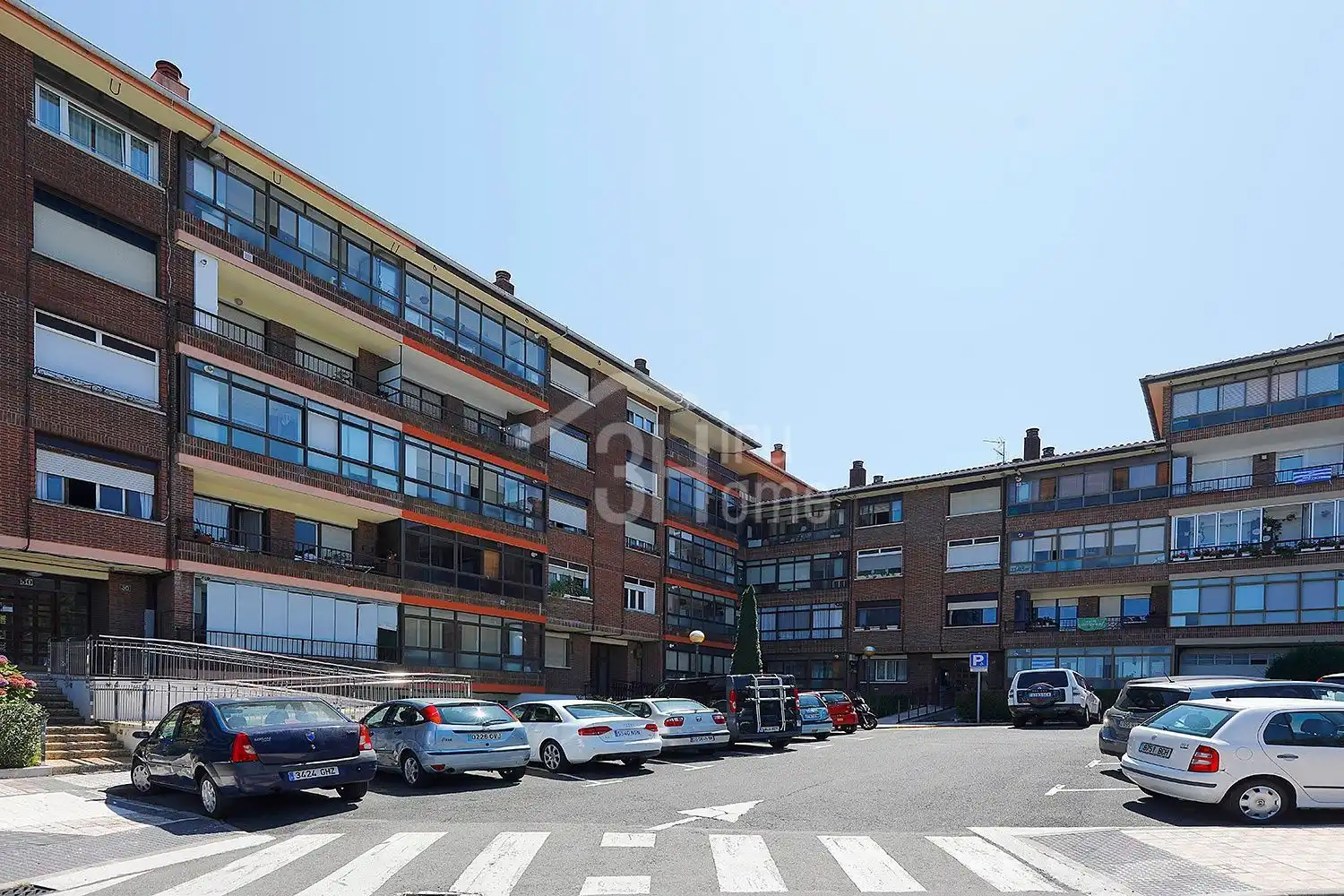 Vista exterior de Pis en venda en Irun  amb Calefacció, Terrassa i Traster