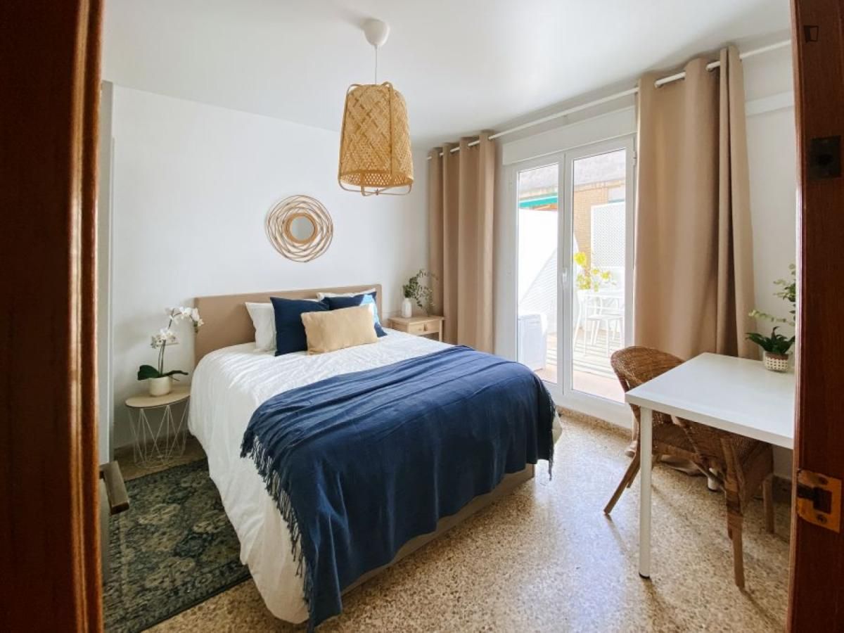 Bedroom of Apartment to share in  Valencia Capital  with Air Conditioner, Furnished and Oven