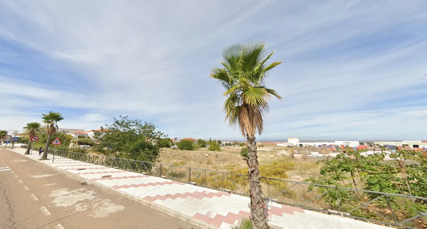 Residential land for sale in Avenida del General Luxán 50, imagen 4
