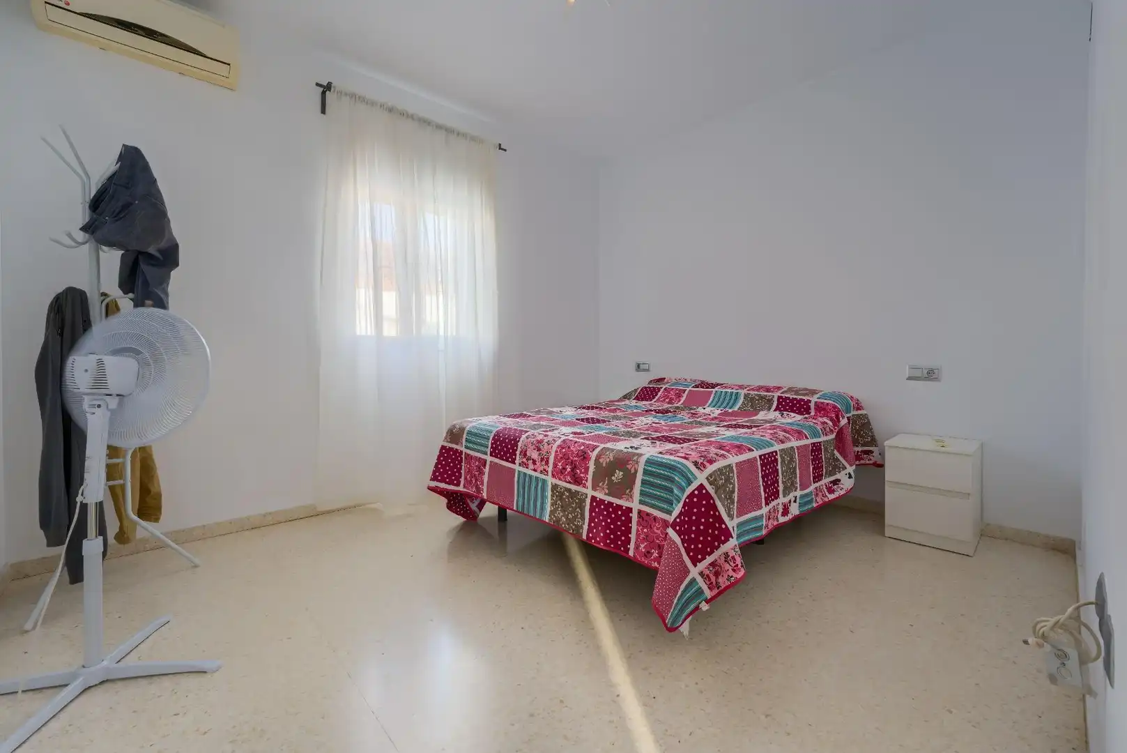 Habitación de Casa adosada en venta en Umbrete con Aire acondicionado, Terraza y Trastero