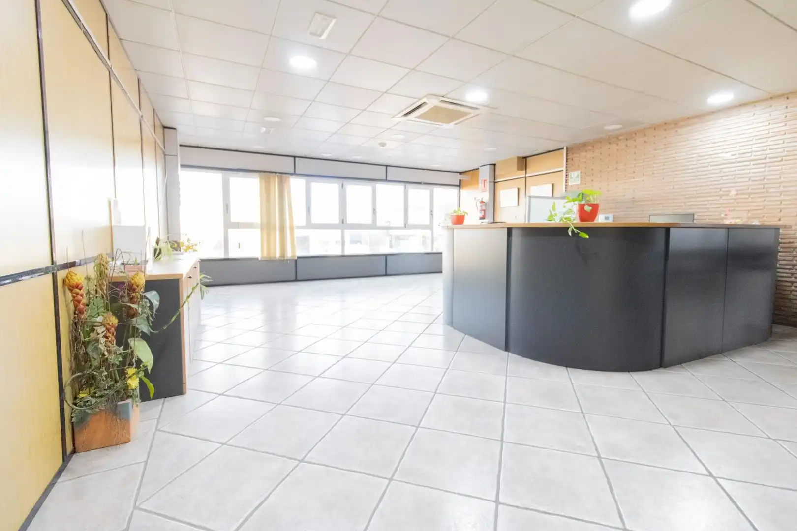 Büro zur Miete in Museros mit Klimaanlage und Möbliert