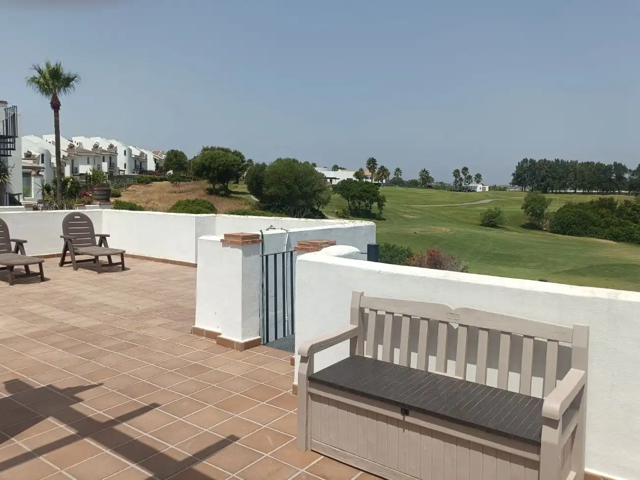 Terrasse von Dachboden zum Verkauf in La Alcaidesa mit Klimaanlage, Terrasse und Schwimmbad