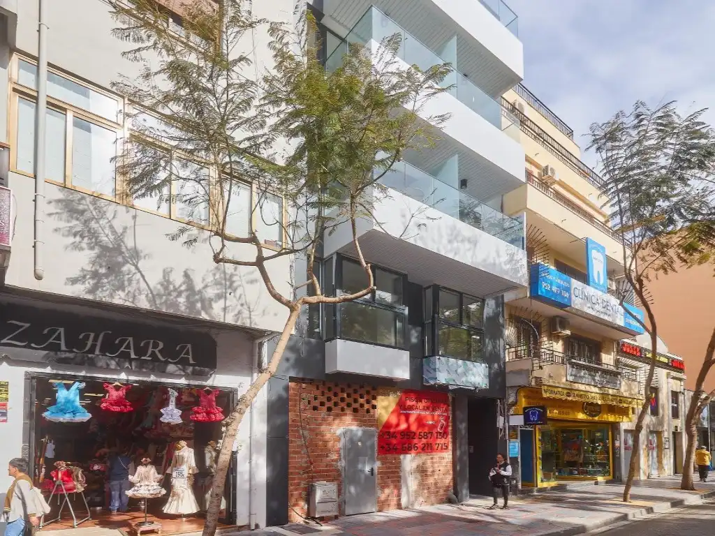 Außenansicht von Wohnung zum Verkauf in Fuengirola mit Klimaanlage, Terrasse und Ofen