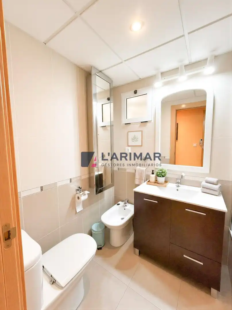Baño de Apartamento en venta en Alicante / Alacant con Aire acondicionado, Jardín privado y Terraza