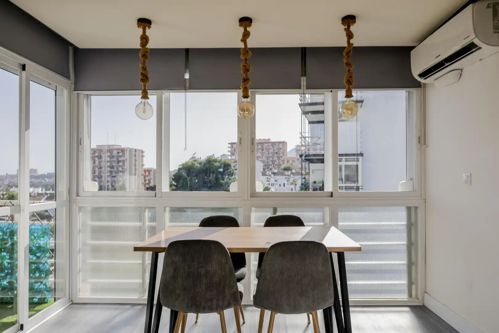 Menjador de Apartament en venda en Benalmádena amb Aire condicionat, Jardí privat i Parquet