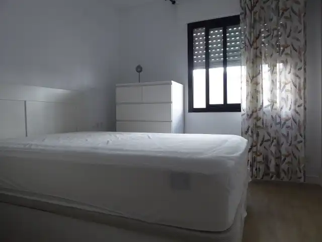 Schlafzimmer von Wohnung zur Miete in Málaga mit Klimaanlage, Abstellraum und Möbliert