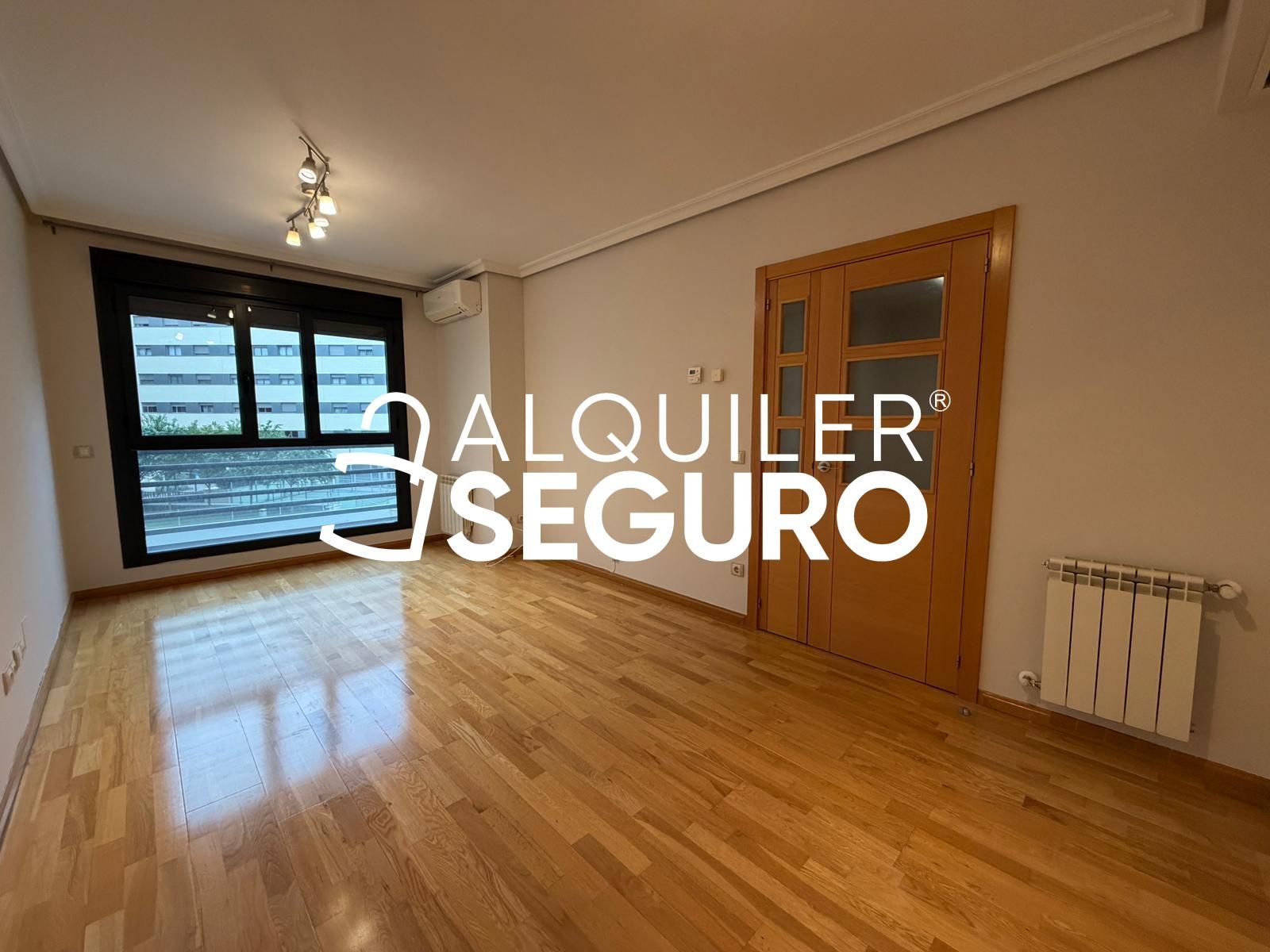 Vista exterior de Pis de lloguer en  Madrid Capital amb Aire condicionat, Calefacció i Piscina