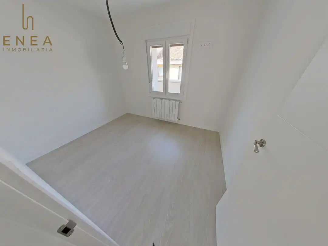 Habitación de Piso en venta en Vitoria - Gasteiz con Calefacción, Parquet y Terraza