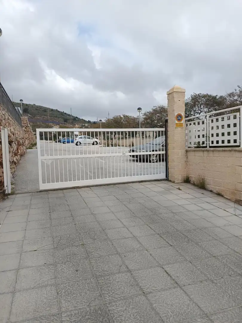 Parkplatz von Garage zur Miete in Madrid