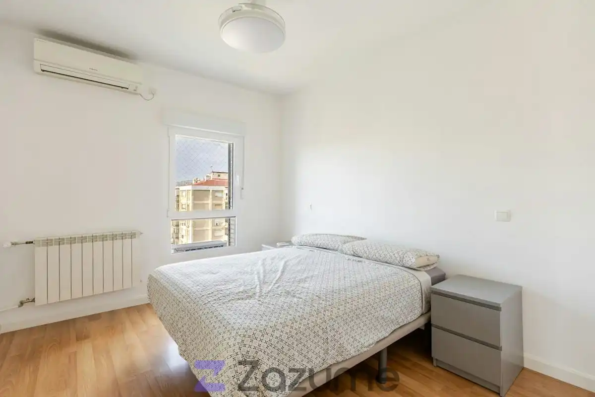 Schlafzimmer von Wohnung zur Miete in Madrid mit Klimaanlage, Heizung und Parkett