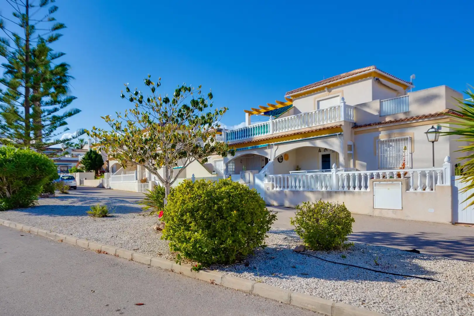 Vista exterior de Casa adosada en venta en Orihuela con Aire acondicionado, Jardín privado y Terraza