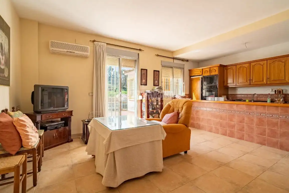 Sala de estar de Casa adosada en venta en Iznalloz con Aire acondicionado